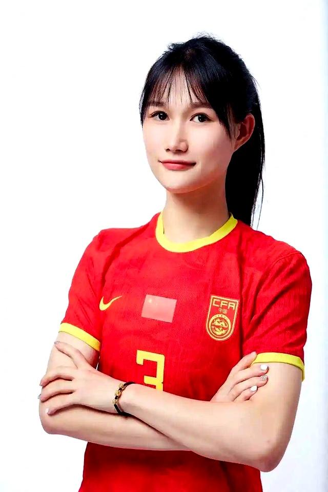 包含亚洲女足锦标赛中，中国队员获得最佳运动员称号的词条